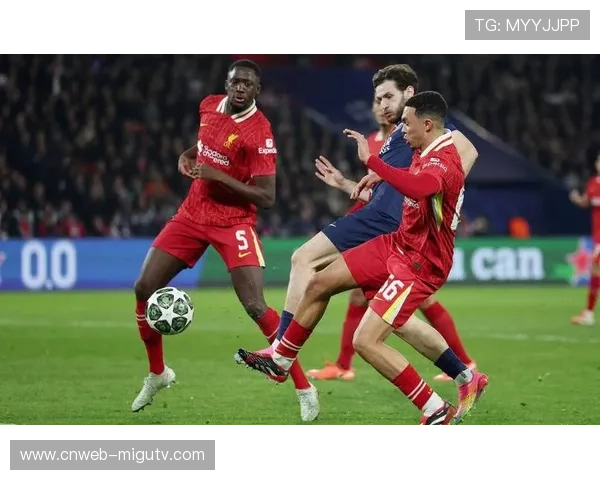 巴黎圣日耳曼VAR争议判罚频发，裁判公信力遭俱乐部联合质疑。