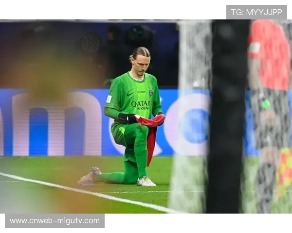 恩里克赛后狂赞门神萨福诺夫扑点能力,承认十人巴黎取胜侥幸 恩里克赛后狂赞门神萨福诺夫扑点能力,承认十人巴黎取胜侥幸